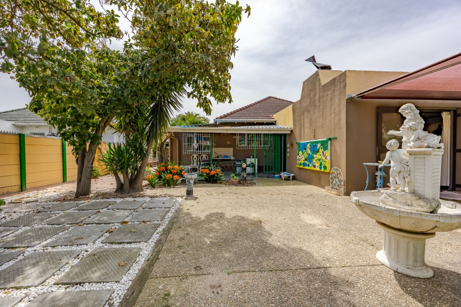 4 Bedroom Property for Sale in Oakdale Western Cape